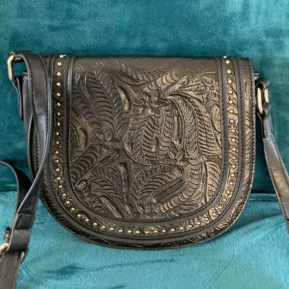 Cute leather saddle bag style crossbody 🌸 - Picture 4 of 13